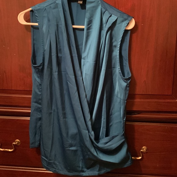 SHEIN top in a beautiful teal blue color. Never worn in excellent condition - Picture 2 of 3